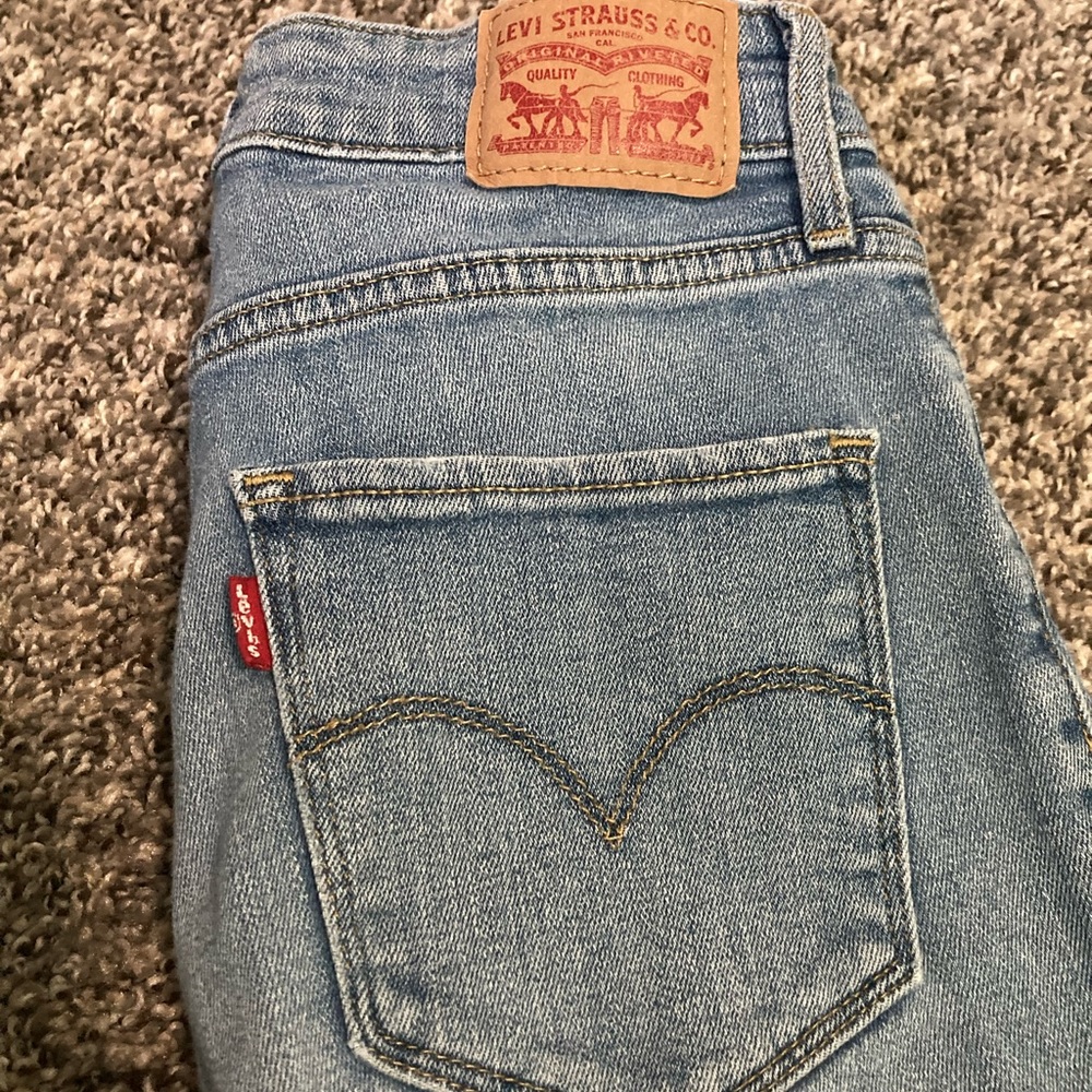 Levi’s high rise skinny jeans, light wash, size 27